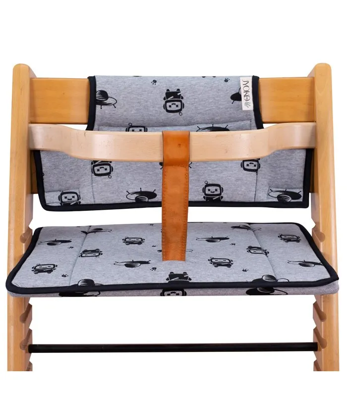 Stokke Tripp trapp - Vista frontal con retenedor Robot Space