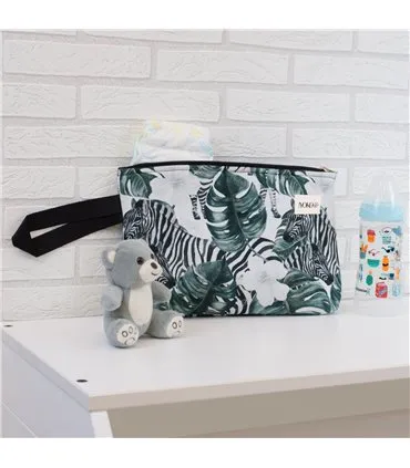 bolsa de higiene - Vista de uso com modelo zebra