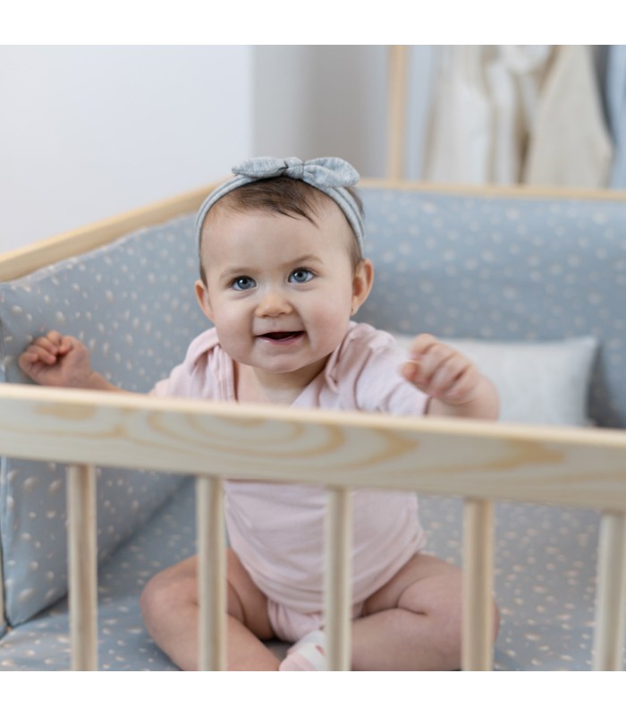 pára-choque de berço - Vista de uso com modelo Romarey