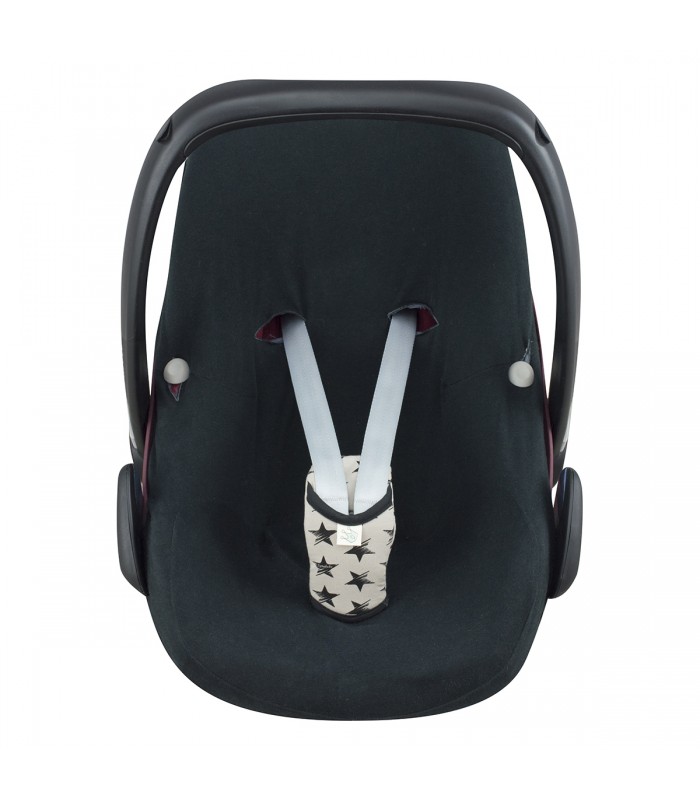 Vista frontal do céu escuro