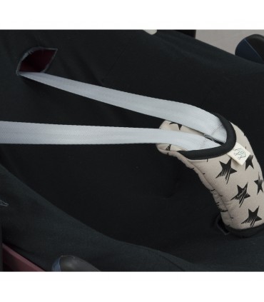 Vista lateral do céu escuro