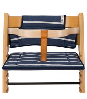 Stokke Tripp trapp - Vista frontal con retenedor Sailor Stripes