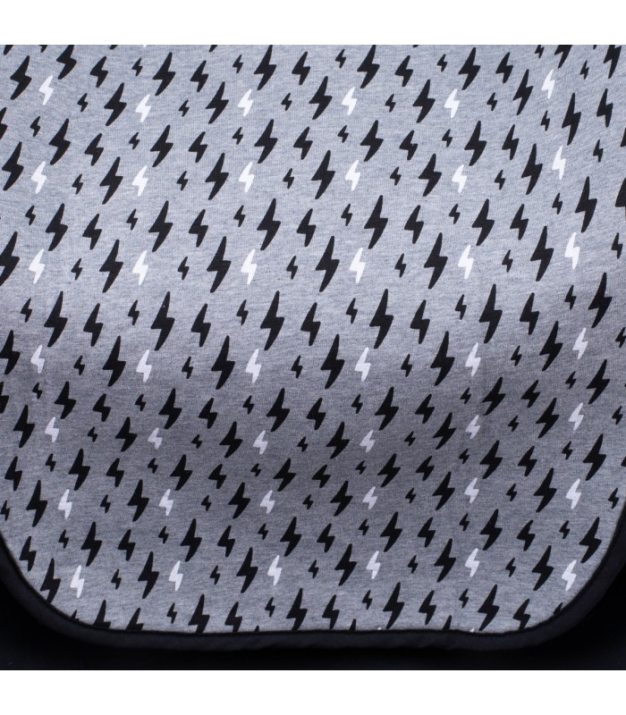 Vista inferior do relâmpago negro