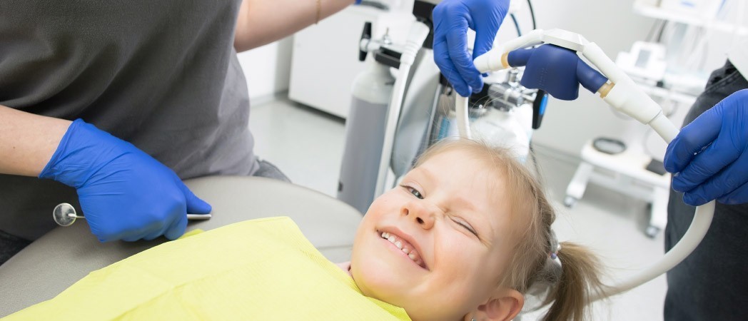 Carie dentaire, comment expliquer le dentiste à mon enfant ?