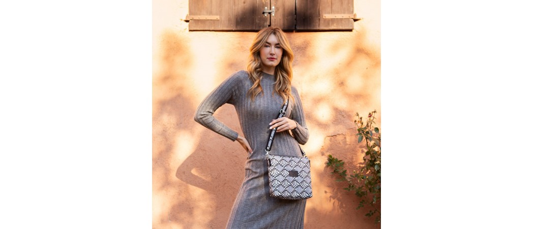 5 robes et sacs de base que vous devez avoir dans votre placard