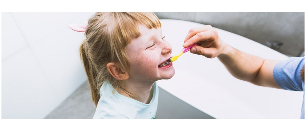 ¿A qué edad se debe iniciar el cepillado de dientes en los bebés?