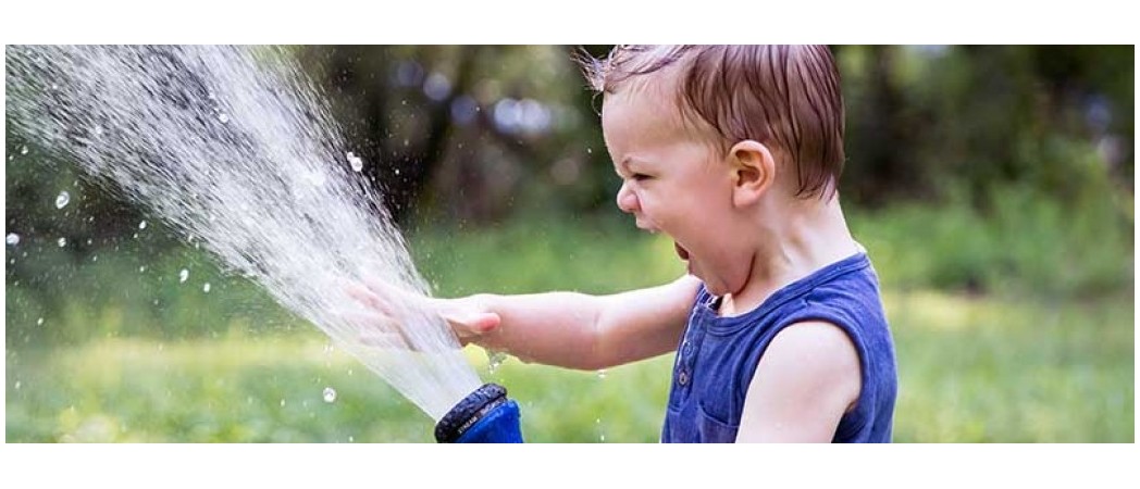 Gewöhnliches Pipi entweicht bei Babys