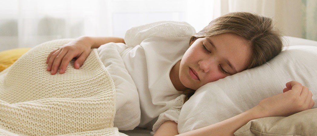 Énurésie nocturne: Pourquoi mon enfant fait-il pipi sur le lit et comment puis-je l'aider?