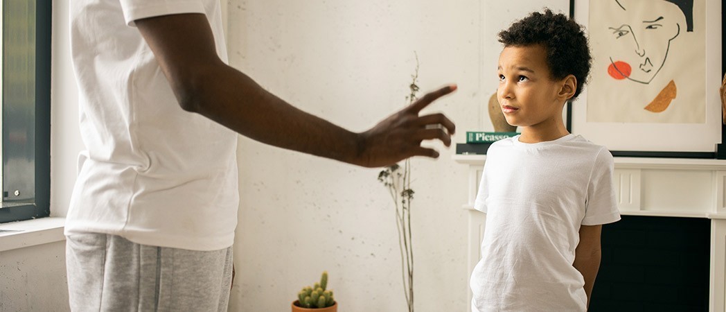 Comment gronder mon petit sans le blesser ?