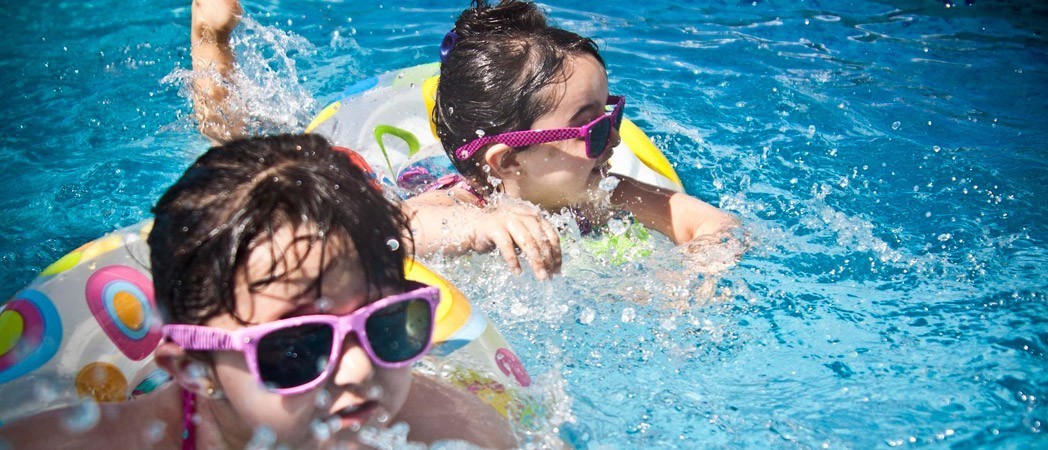 El beneficio de las clases de natación para bebés