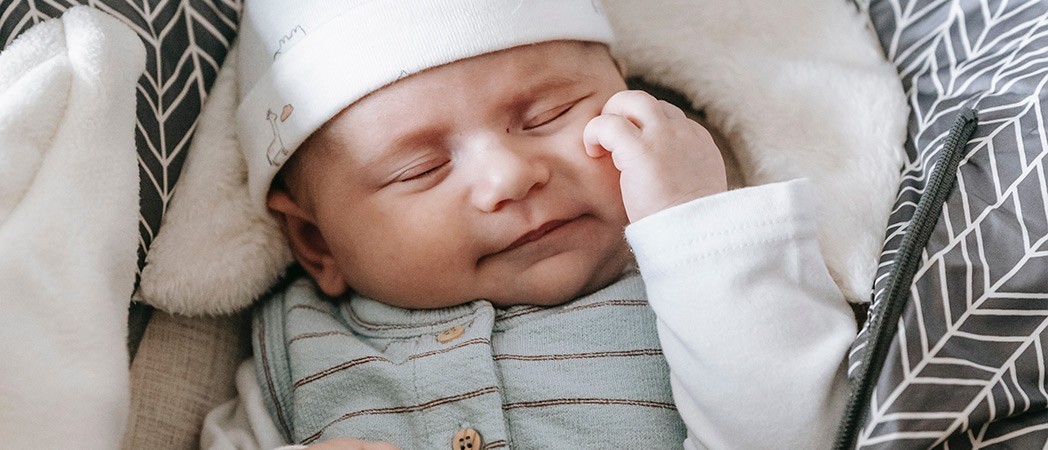 Est-il bon pour le bébé de dormir dans la voiture ?