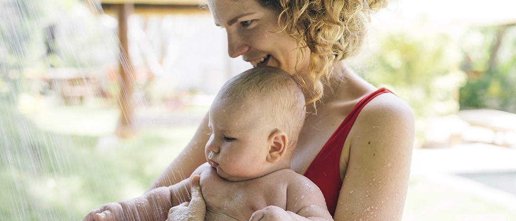 How to teach your little one to bathe himself?