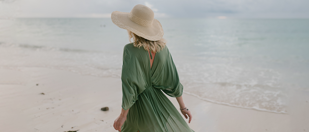 Splendi sotto il sole! Idee di outfit da spiaggia per donne per esaltare il tuo stile balneare