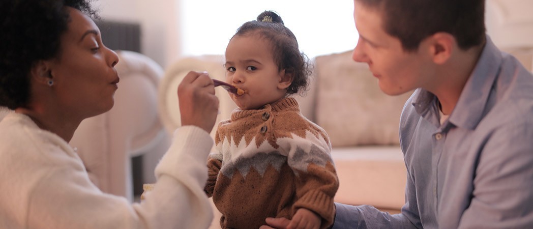 Pourquoi votre bébé vomit-il après avoir mangé ?
